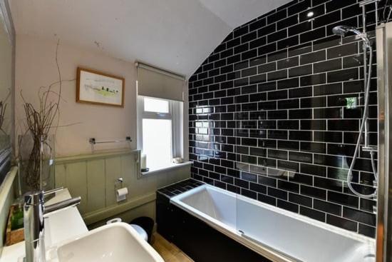 Quirky 4 Bedroom Apartment With Terrace 卡迪夫 外观 照片